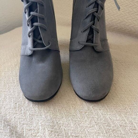 Ivanka Trump Gray Suede Retro Ankle Boots Women’s 6M Lace-Up Block Heel Side Zip - Picture 10 of 14